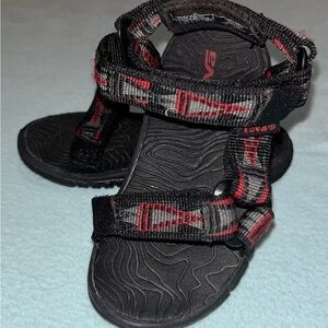 TEVA Hurricane Infant / Toddler Red Black Sandal Size US 5  EU 20 Good Condition